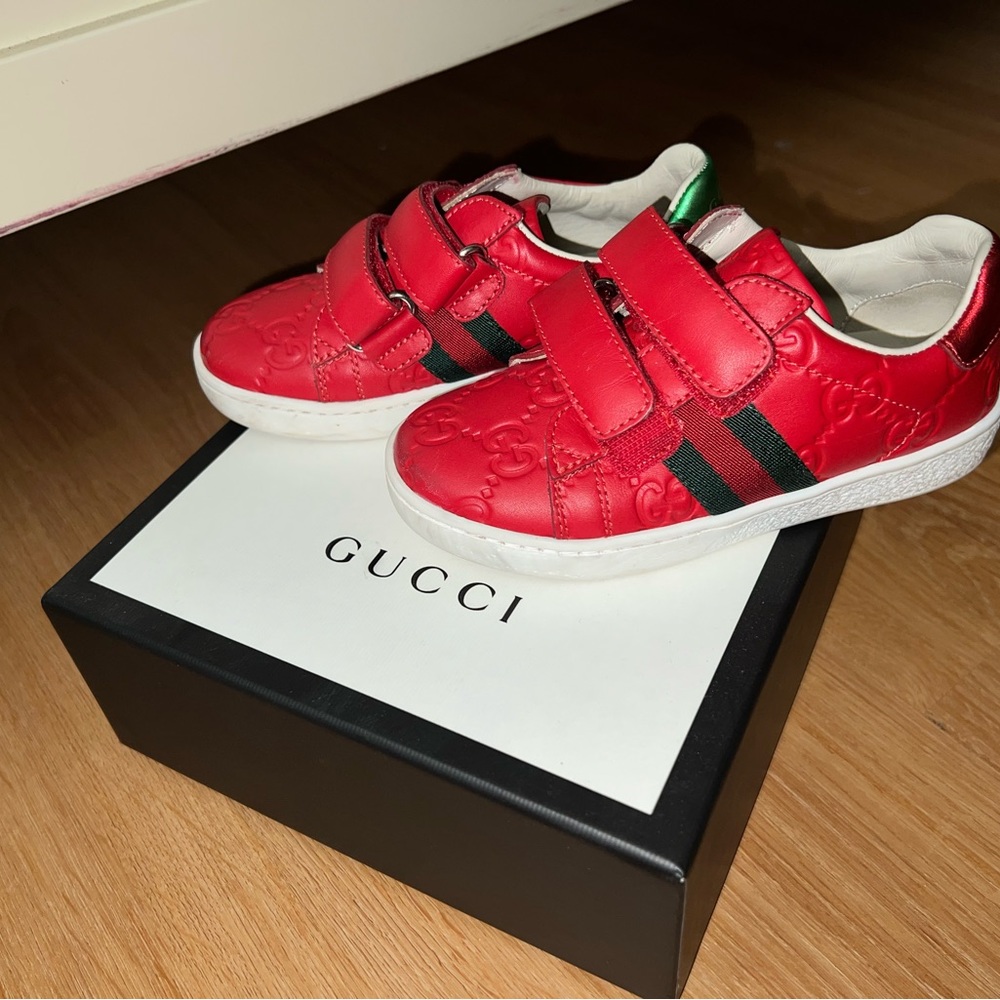 Wore a handful of times.. looks newer